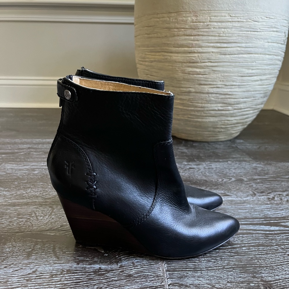 Frye Regina Seam Wedge